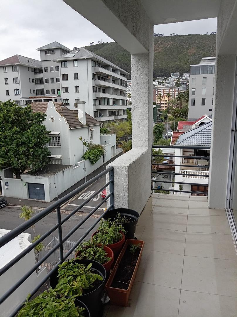 To Let 2 Bedroom Property for Rent in Sea Point Western Cape